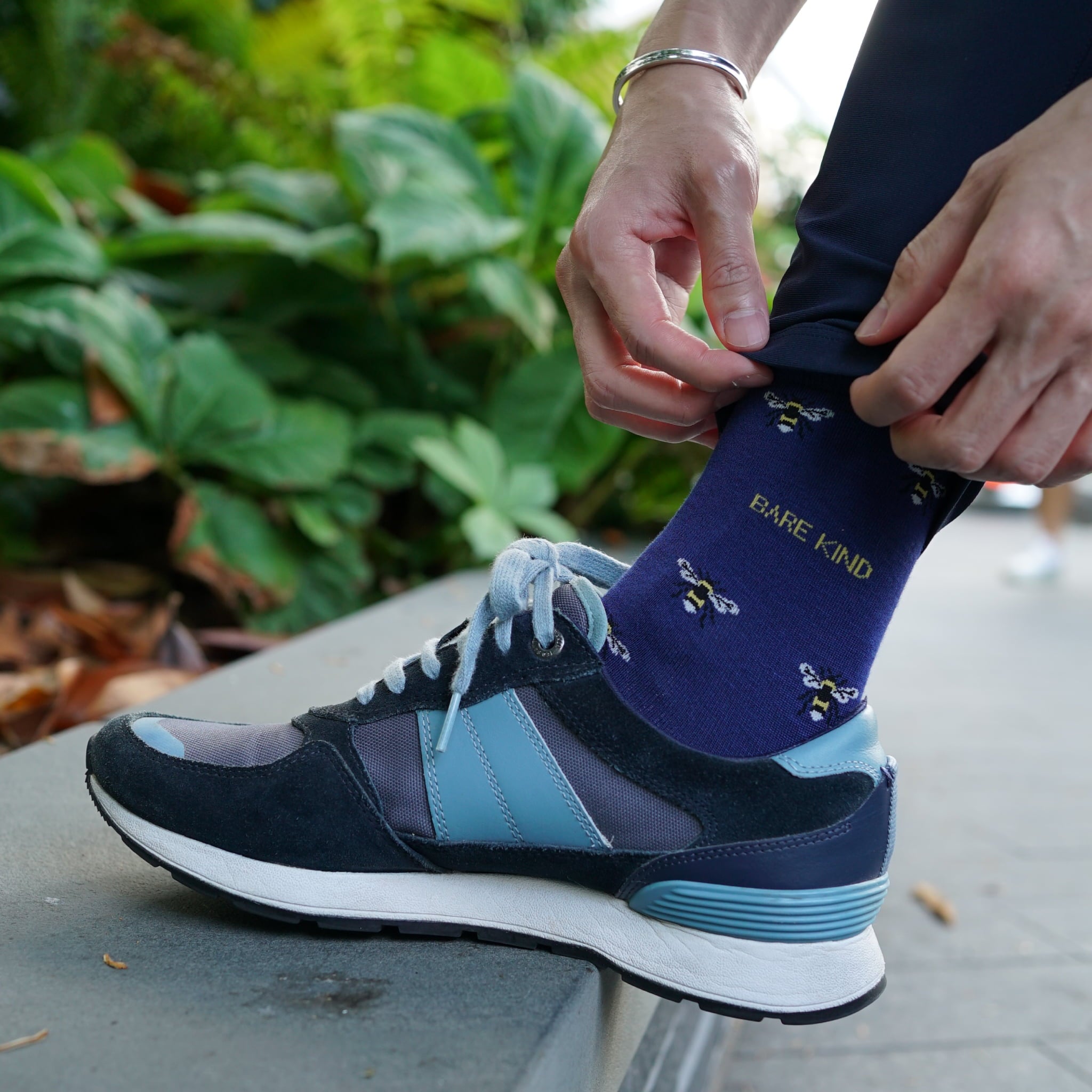 Save the Bee Small Motif Bamboo Socks